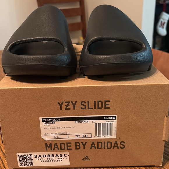 Yeezy Slide onyx - Picture 3 of 3